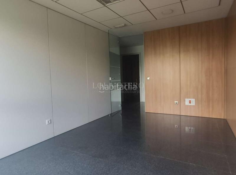 Foto 58554514-ad1b-4e6d-adfe-592fc39dc0ff. Rent office space with heating in Gran Via Valencia