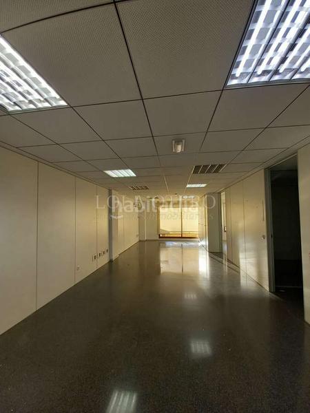Foto fd67c483-36a4-4f31-a2d9-d89422bff2db. Rent office space with heating in Gran Via Valencia