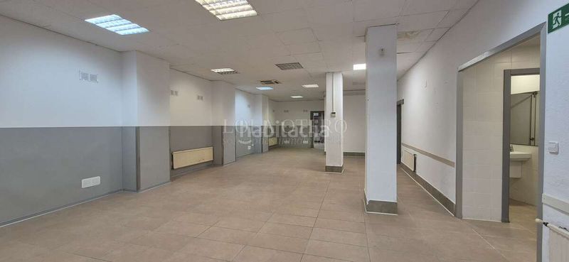 Foto 6fc7f7d5-7d74-48c2-b8b5-8ebb8e5527f6. Rent business premise in literato azorín 15 in Russafa Valencia