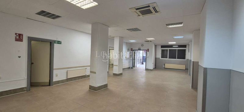 Foto c2a1c422-1db1-4e47-afdb-b025fa2ee8f9. Rent business premise in literato azorín 15 in Russafa Valencia