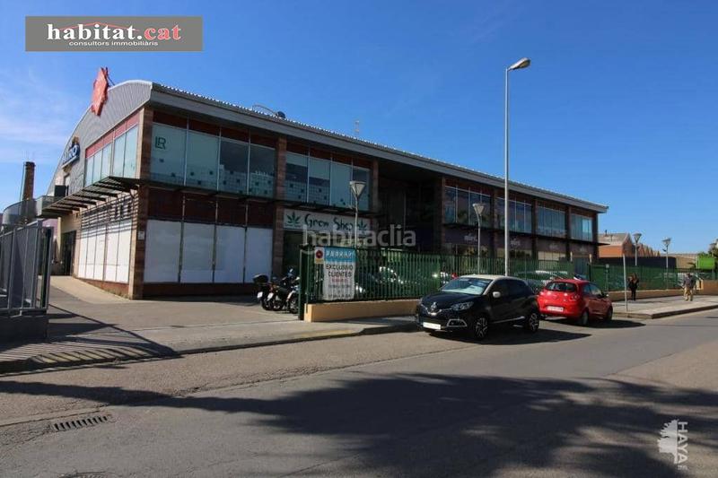 Foto d35b1188-bbaa-4459-8bcc-de9b88e1de2d. Local comercial  en la bovila !! en Vilanova i la Geltrú