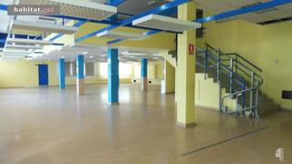 Local commercial à La Geltrú-Sant Jordi. Local comercial esquinero en vilanova i la geltrú!!