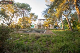Bauernhof in Nord. Finca rústica con 4ha de terreno en vilanova i la geltrú!!