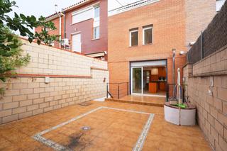 Maison jumelée à Molí de Vent. Casa adosada en vilanova i la geltrú  zona moli de vent!!