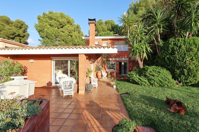 Foto 60c8a240-78a8-4663-ba6d-008dfe8886d5. Casa exclusiva casa individual esquinera en cunit !! en Segur de Calafell