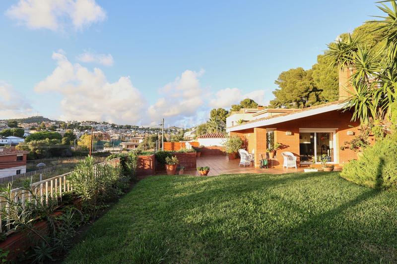 Foto d430ce72-48c8-48ab-a86c-455ef966ee86. Casa exclusiva casa individual esquinera en cunit !! en Segur de Calafell