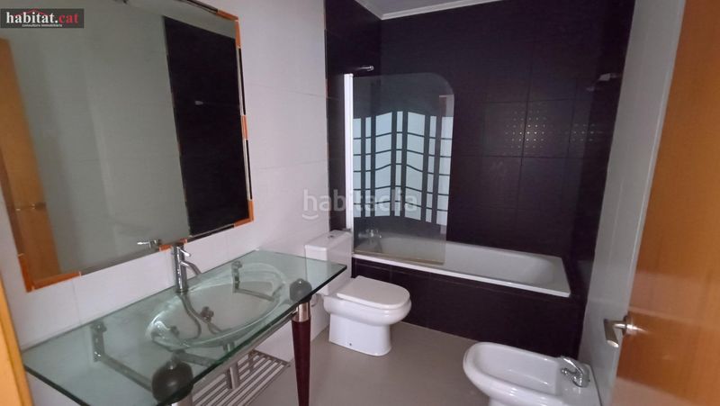 Foto 2c1f7c3d-4aee-49e0-8f03-dd31bce348f7. Casa amb aparcament a Canyelles