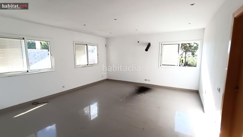 Foto ae1fb9a4-4b25-4aec-b929-21523f4ca3b5. Casa amb aparcament a Canyelles