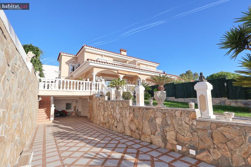 Foto 4f230827-d649-460c-bfc9-002f6d728b2d. Casa amb aparcament piscina a Centre Sant Pere de Ribes