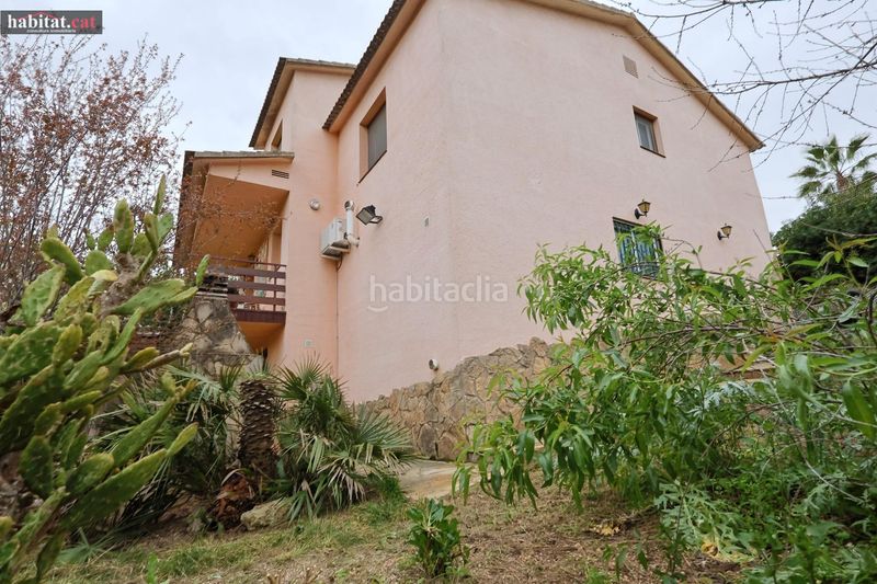Foto 3d8cf213-f7db-4fc4-b4b4-04b8695f6128. Casa amb aparcament piscina a Canyelles