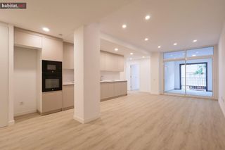 Appartamento in Centrevila. Exclusivo piso esquinero reformado en la rambla principal . vila