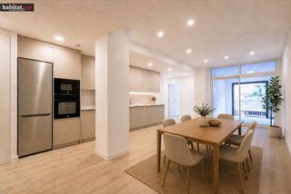 Flat in Centrevila. Exclusivo piso esquinero reformado en la rambla principal de vil