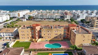 Pis a Les Salines-Pla de Sant Pere. Piso en la playa de cubelles  clot del bassó