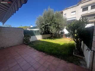 Casa adossada a Molí de Vent. Casa en laragai  vilanova i la geltru !!