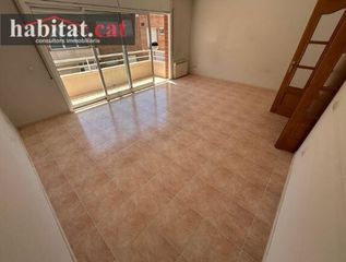 Casa adossada a Molí de Vent. Casa en laragai  vilanova i la geltru !!