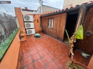 Maison jumelée à Centrevila. Casa adosada a reformar  centro vilanova