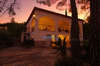 Chalet à Albalat dels Tarongers. Refugio entre pinos y olivos, a un paso de sagunto y en plena na