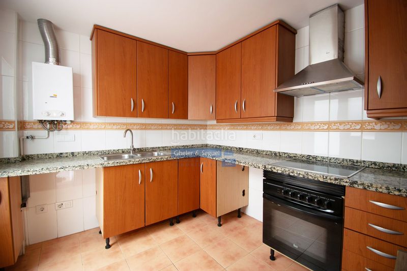Foto d9670e22-83f0-4667-9461-98498be24033. Reihenhaus in Avenida de Abril-9 de Octubre Sagunt