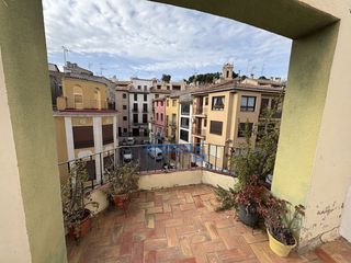 Dachwohnung in Segorbe. Finca de cuatro plantas con garaje, dos viviendas y ático con te