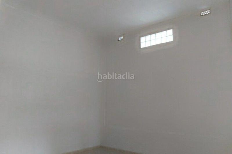 Foto 10704a78-dc6d-438c-af41-a85b653dc0f9. Local comercial local en venta en bases de Manresa - carretera de santpedor Manresa