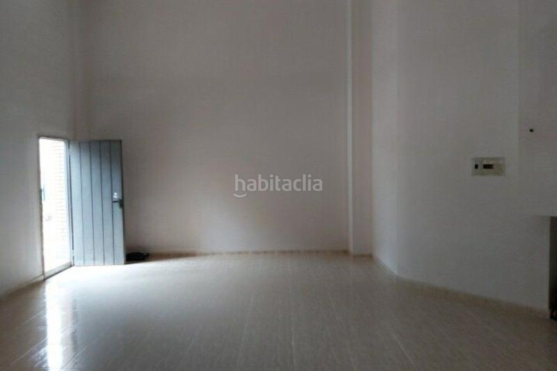 Foto 4687dcee-b6fe-4159-a326-e4882be13ee5. Local comercial local en venta en bases de Manresa - carretera de santpedor Manresa