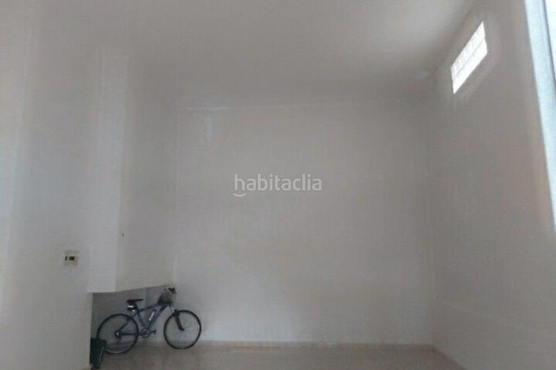 Foto ca7c1661-b428-4b24-8904-b3a09766229e. Local comercial local en venta en bases de Manresa - carretera de santpedor Manresa