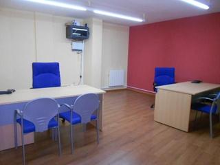 Rent Business premise in Bases de Manresa - Carretera de Santpedor. Oficina dentro de centro de negocios de gran prestigio