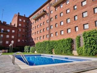 Pis a Escodines. Piso seminuevo en venta con parquing, trastero y piscina comunit