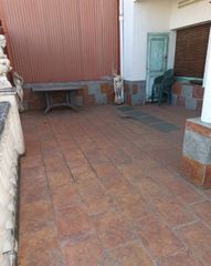 Casa en Bases de Manresa - Carretera de Santpedor. Casa adosada con garaje de 100m2 y terraza 17m2