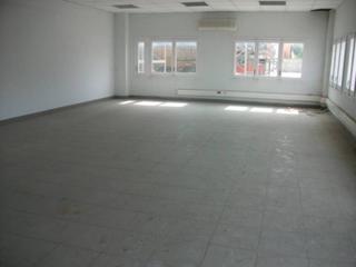 Rent Industrial building in La Balconada-Cal Gravat. Nave de alquiler
