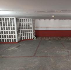 Autoparkplatz in Poble Nou. Dos plazas de parquing en venta