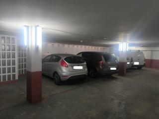 Aparcament cotxe a Poble Nou. Dos plazas de parquing en venta