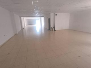 Lloguer Local Comercial a Font dels Capellans - Sagrada Familia. Local en alquiler