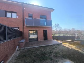 Location Maison jumelée à Bases de Manresa - Carretera de Santpedor. Casa obra nueva a tres vientos con jardin y 2 terrazas.