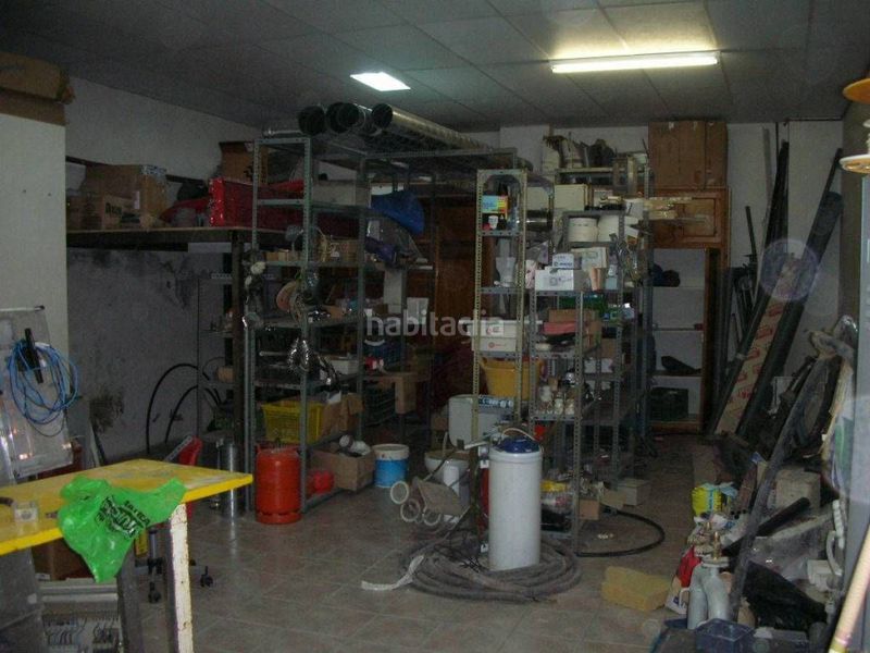 Foto afe7f9c1-7182-4b8c-8fc8-2ab3dffc65c5. Local comercial a Escodines Manresa