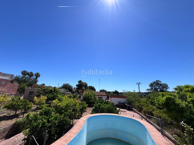Foto a0b4061c-86b5-4e2c-85a0-7b0f73d5c601. Casa amb xemeneia piscina a Cumbres de Calicanto Torrent