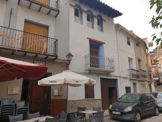 House  Plaza mayor. Casa a reformar en tuéjar