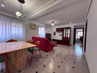 Rent Flat  Carrer del dos de maig. Piso en alquiler para estudiantes