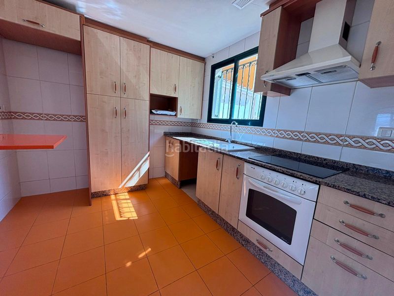Foto e352ec05-8ed3-4302-8494-74977899ca57. Lloguer casa amb aparcament a Benaguasil