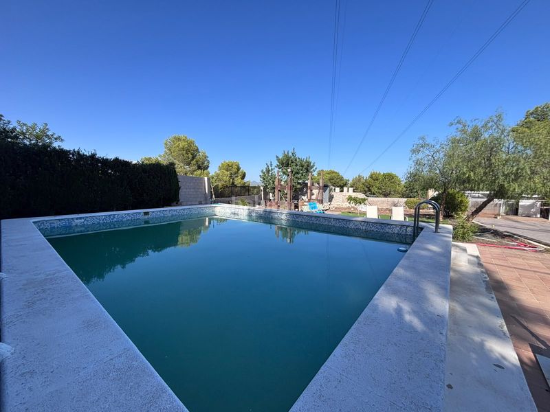 Foto 11f74bf4-d544-41c1-b1f8-2ced08148b0d. Chalet avec piscine dans Camí de Paterna-Lloma del Calderer Bétera