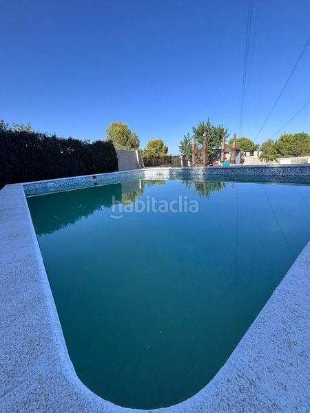Foto 25ea5556-b1e1-489f-8b35-472b6e28f6d1. Chalet avec piscine dans Camí de Paterna-Lloma del Calderer Bétera