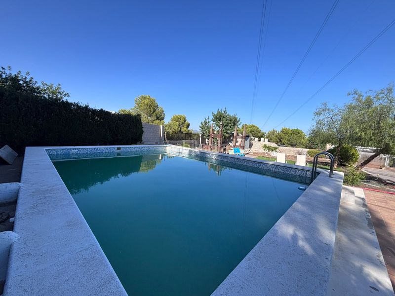 Foto a2b76bdb-7d69-405f-90fd-89e99449b992. Chalet avec piscine dans Camí de Paterna-Lloma del Calderer Bétera