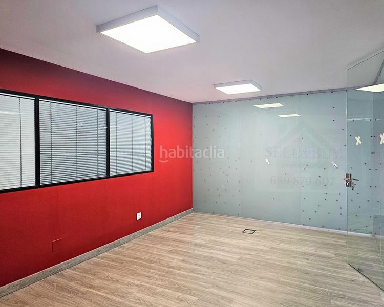 Foto 762a55d4-899e-440c-8e91-66ca2c786058. Alquiler oficina  o despacho con suministros de luz, limpieza wifi incluido en Santander