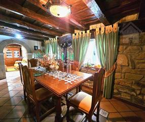 Mas à Campoo de Yuso. Casona impresionante a orillas del pantano