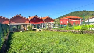 Semi detached house in Barrio queveda-quintas 25. Chalet adosado con jardín y garaje cerrado en queveda santillana