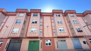 Flat  Calle matamorosa-pte arquillo 14. Para reformar! espacioso piso de 3 hab. con garaje cerrado a 5 m
