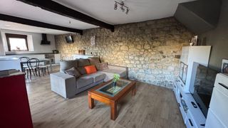 Towny house  Calle bolmir-mayor 13. Casa de pueblo pareada reformada con patio de 50 m2 y anexo de 7