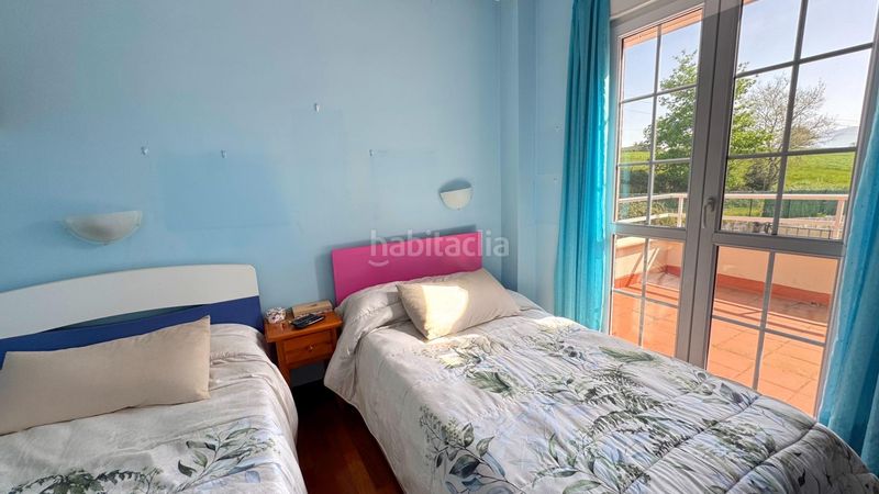 Foto 8481f0ae-caab-401c-898a-9b0fdd2a371b. Maison jumelée dans barrio romanzanedo 2 dans Revilla Camargo