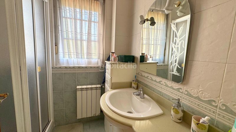 Foto d18e49c8-d9d3-4140-bf82-08bef7b02dd0. Maison jumelée dans barrio romanzanedo 2 dans Revilla Camargo