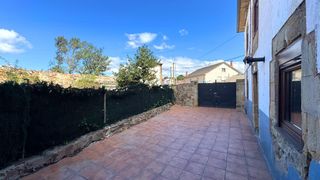 Casa aparellada a Calle bolmir-mayor 13. Casa de pueblo pareada reformada con patio de 50 m2 y anexo de 7